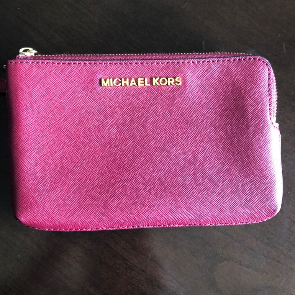 Micheal Kors wristlet